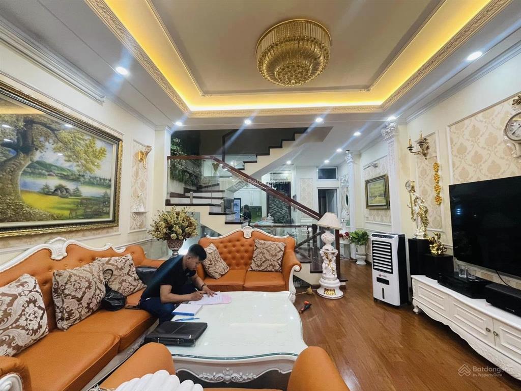 Gia chủ thiện chí bán gấp cần bán nhà phân lô  hai xe hơi tránh  phố nguyên hồng  ô tô  60m2