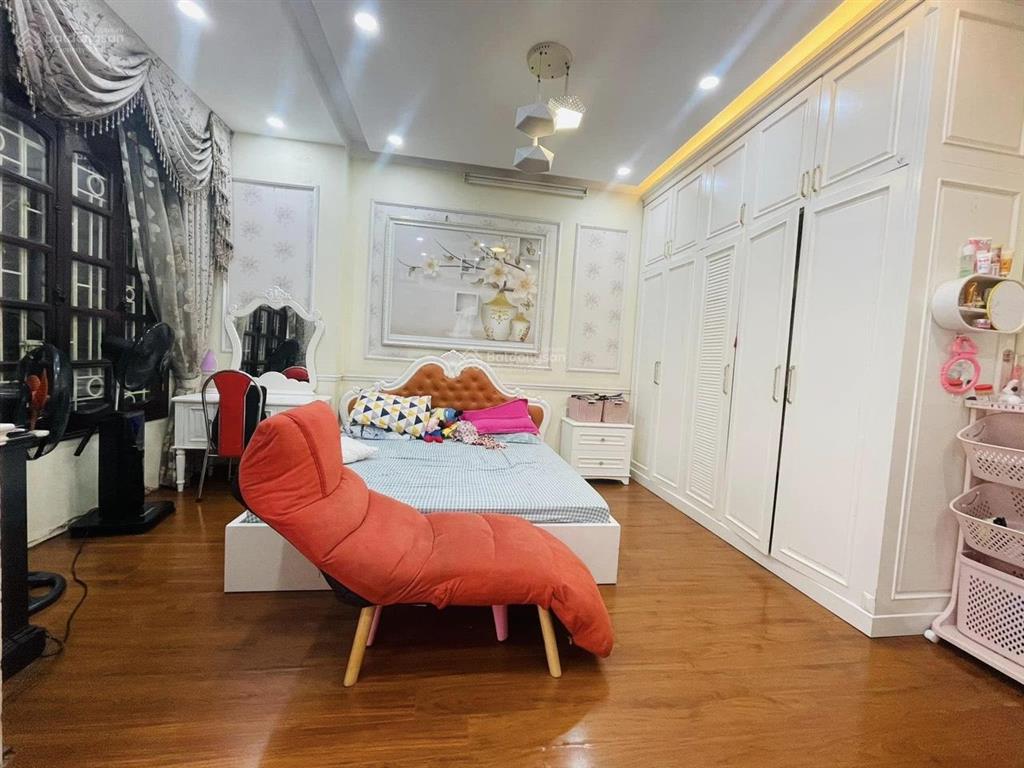 Gia chủ thiện chí bán gấp cần bán nhà phân lô  hai xe hơi tránh  phố nguyên hồng  ô tô  60m2