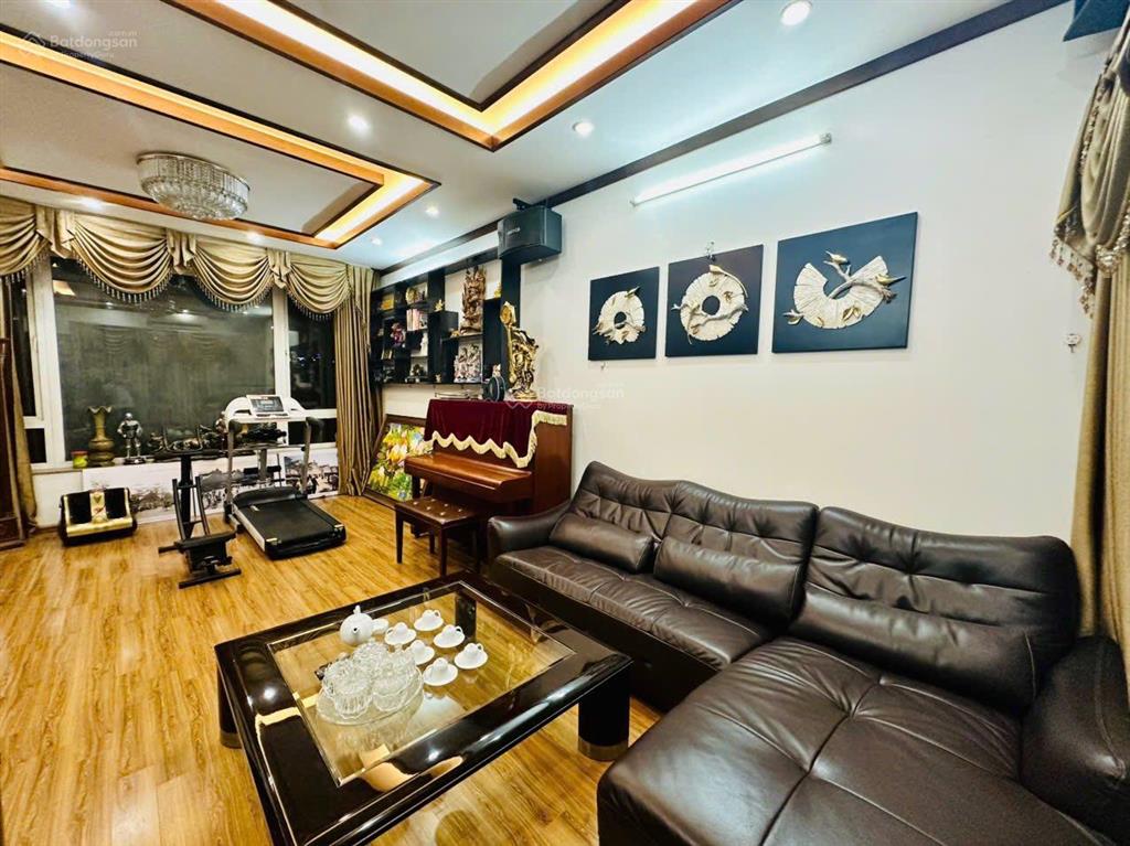 Bán gấp nhà phân lô  121 chùa láng, đống đa 57m2, 5 tầng, ô tô tránh nhau, giá 22,5 tỷ