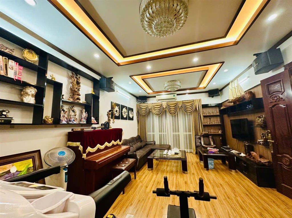 Bán gấp nhà phân lô  121 chùa láng, đống đa 57m2, 5 tầng, ô tô tránh nhau, giá 22,5 tỷ