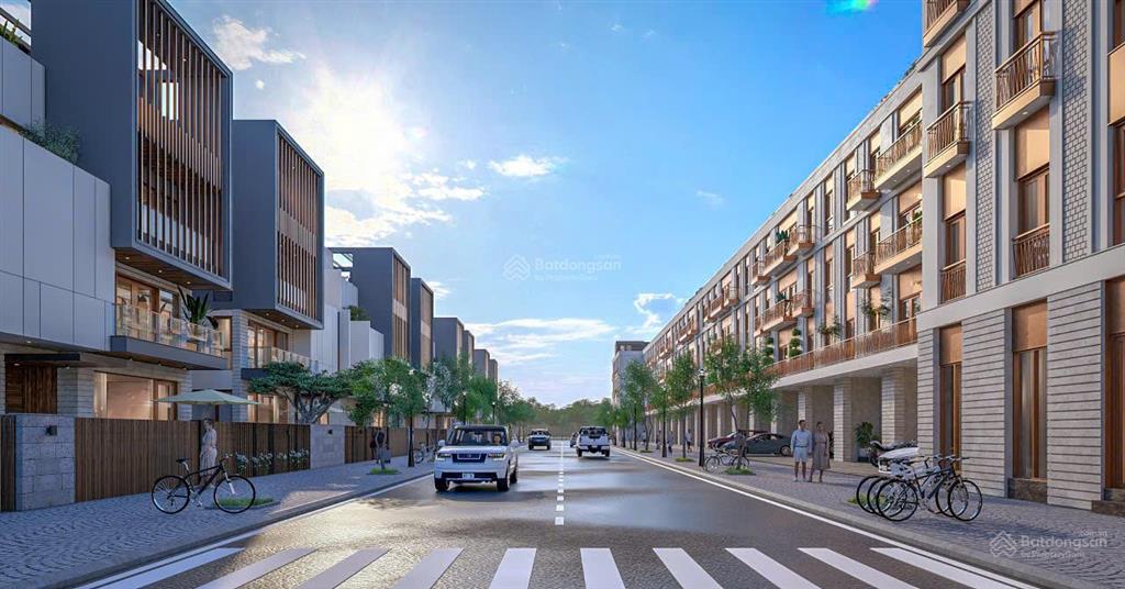 Bán khách sạn 5 tầng 23 phòng, đường trần phú tuy hoà, gần vincom, cách biển 1km, sổ hồng lâu dài