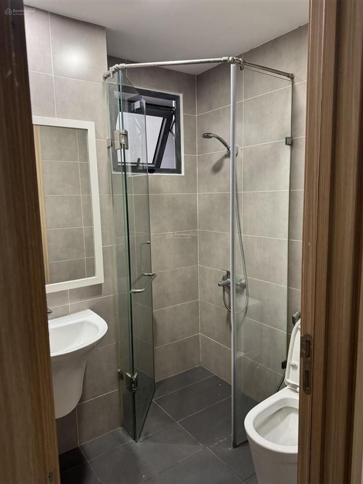 Chính chủ cho thuê 2pn2wc sẵn máy lạnh, rèm.