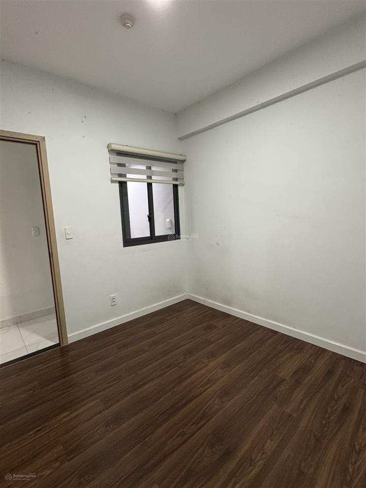 Chính chủ cho thuê 2pn2wc sẵn máy lạnh, rèm.