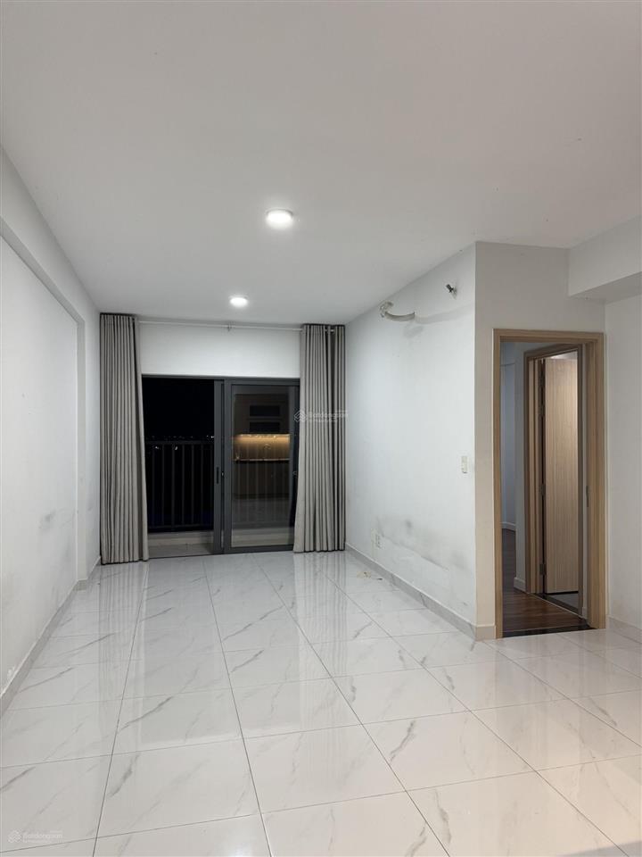 Chính chủ cho thuê 2pn2wc sẵn máy lạnh, rèm.