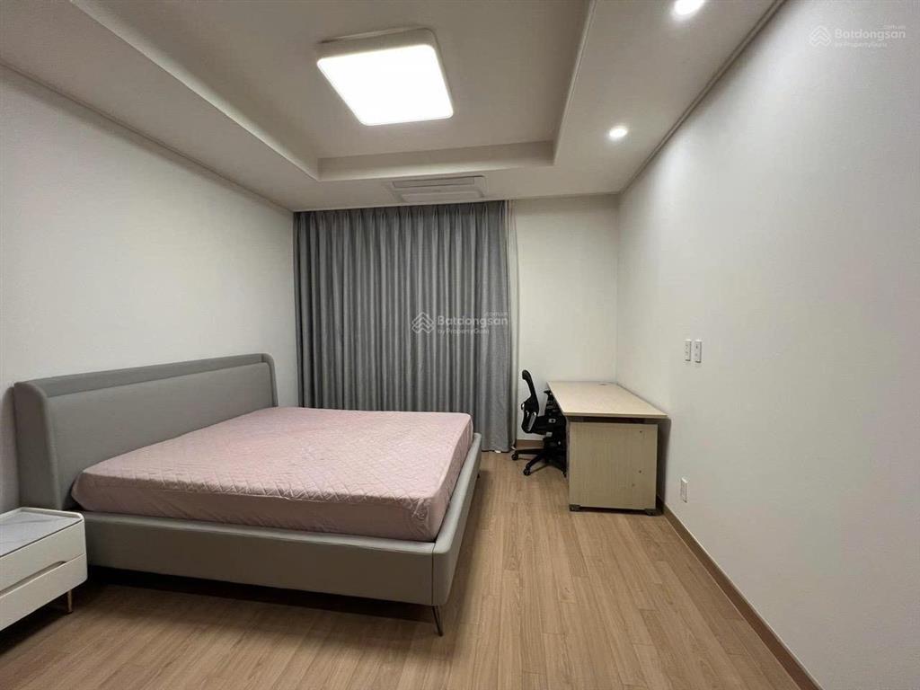 Em cho thuê nhanh căn hộ 2pn 2wc cao cấp tại starlake