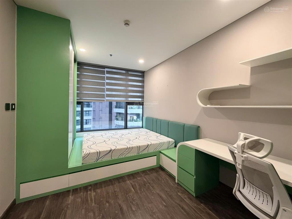Cho thuê no1t7 ngoại giao đoàn 3pn 2wc view hồ tây căn góc siêu đẹp 126m