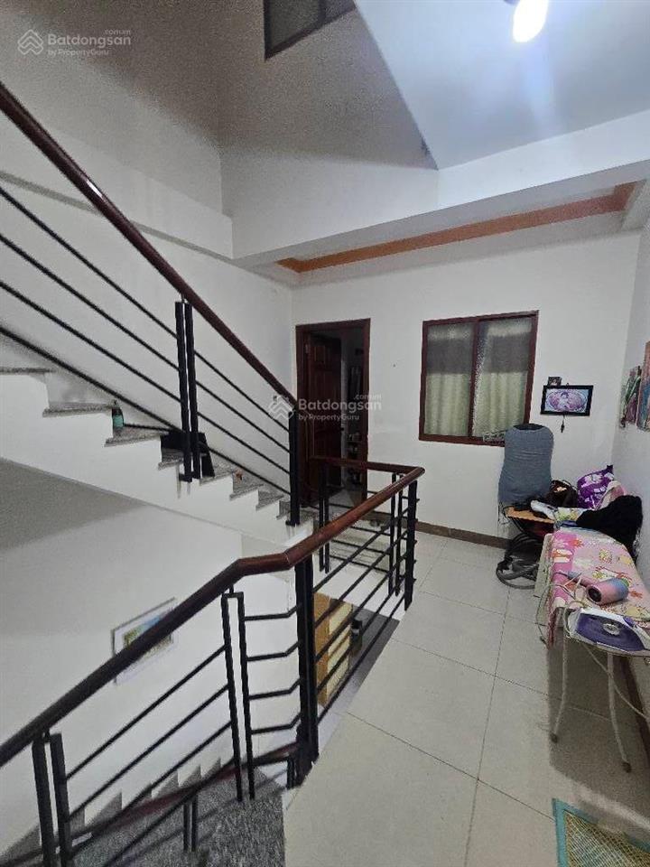 Nhà lô góc 3 tầng chính chủ xây tâm huyết  42,2m2  ngang 5m  chỉ 6,1 tỷ