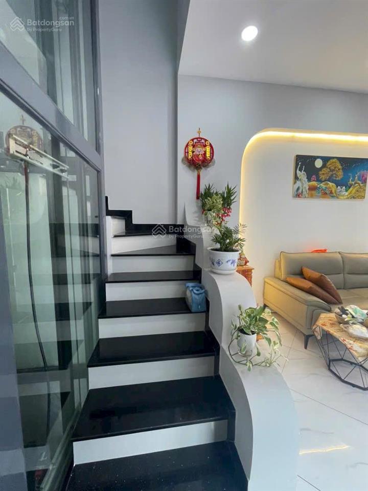 Chủ gấp bán  giảm 300 triệu  giá mới 8 tỷ  nhà phố có thang máy  ngang 10,1 m, hxh