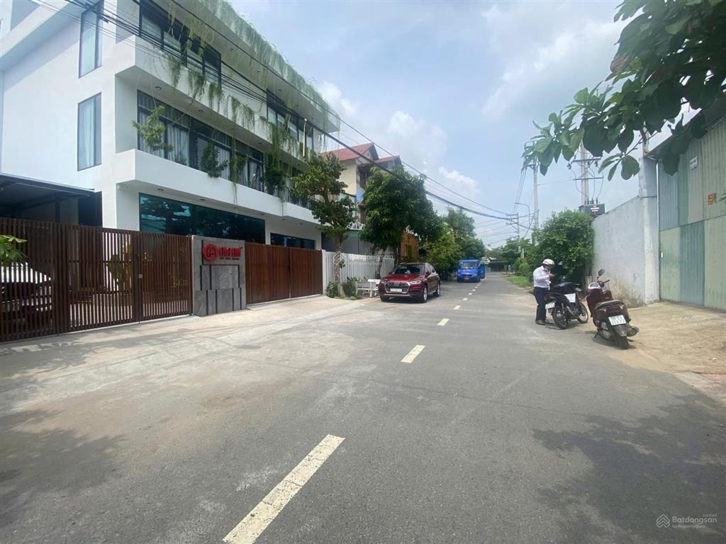 Bán 2 lô đất liền kề vạn phúc . dt 450 m (15 x30 ) . 2 mặt tiền trước sau . khu dân trí cao hiếm