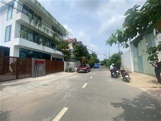 Bán 2 lô đất liền kề vạn phúc . dt 450 m (15 x30 ) . 2 mặt tiền trước sau . khu dân trí cao hiếm