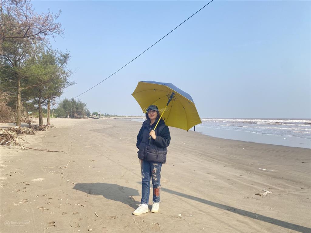Chính chủ bán đất cạnh bãi tắm mới du lịch, lô góc dt 83m, 1ti36