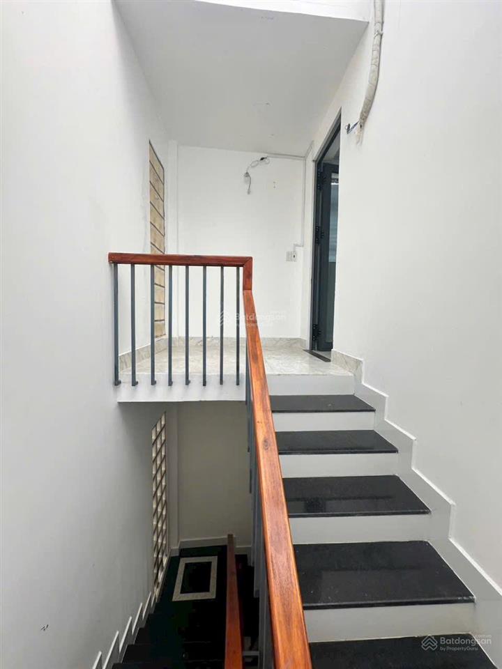 Mt 244 nguyễn trường tộ, phường tân thành, quận tân phú ( 4.2x11m, 5pn,5wc )