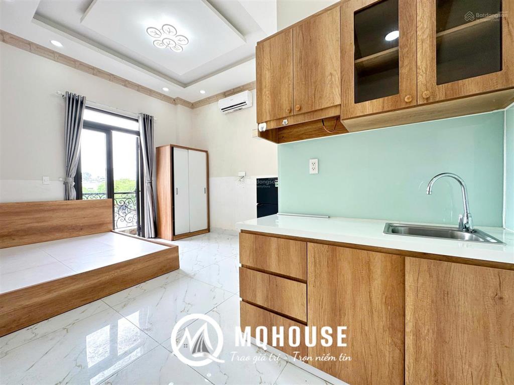 Phòng có gác, ban công, cửa sổ trời, full nội thất, 30m2, vạn hạnh mall, cầu vượt 3/2, hulfit, ueh