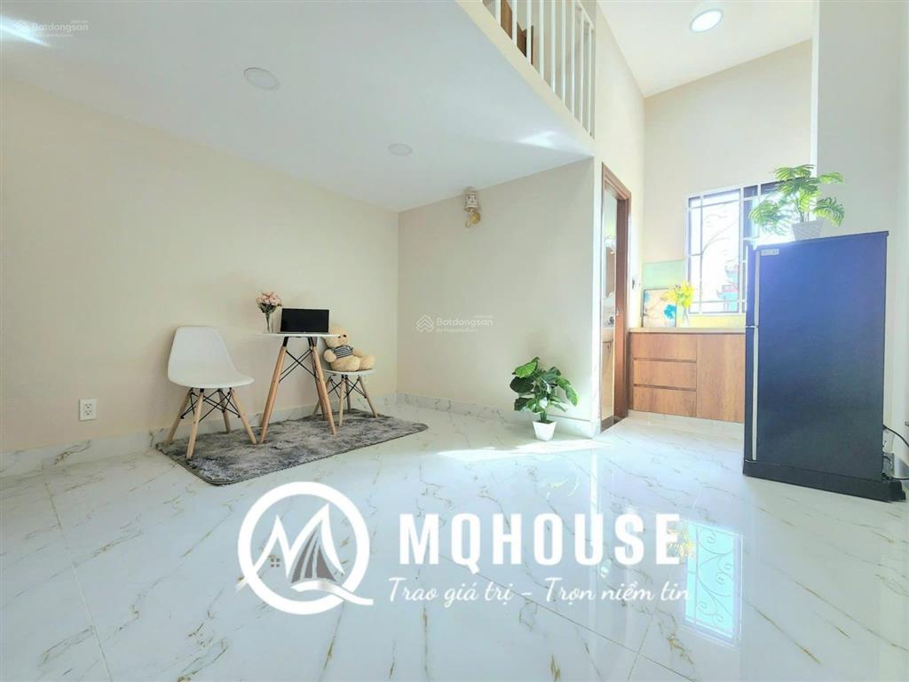 Phòng có gác, ban công, cửa sổ trời, full nội thất, 30m2, vạn hạnh mall, cầu vượt 3/2, hulfit, ueh