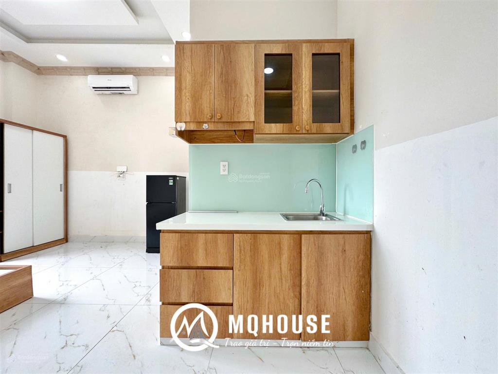Phòng có gác, ban công, cửa sổ trời, full nội thất, 30m2, vạn hạnh mall, cầu vượt 3/2, hulfit, ueh