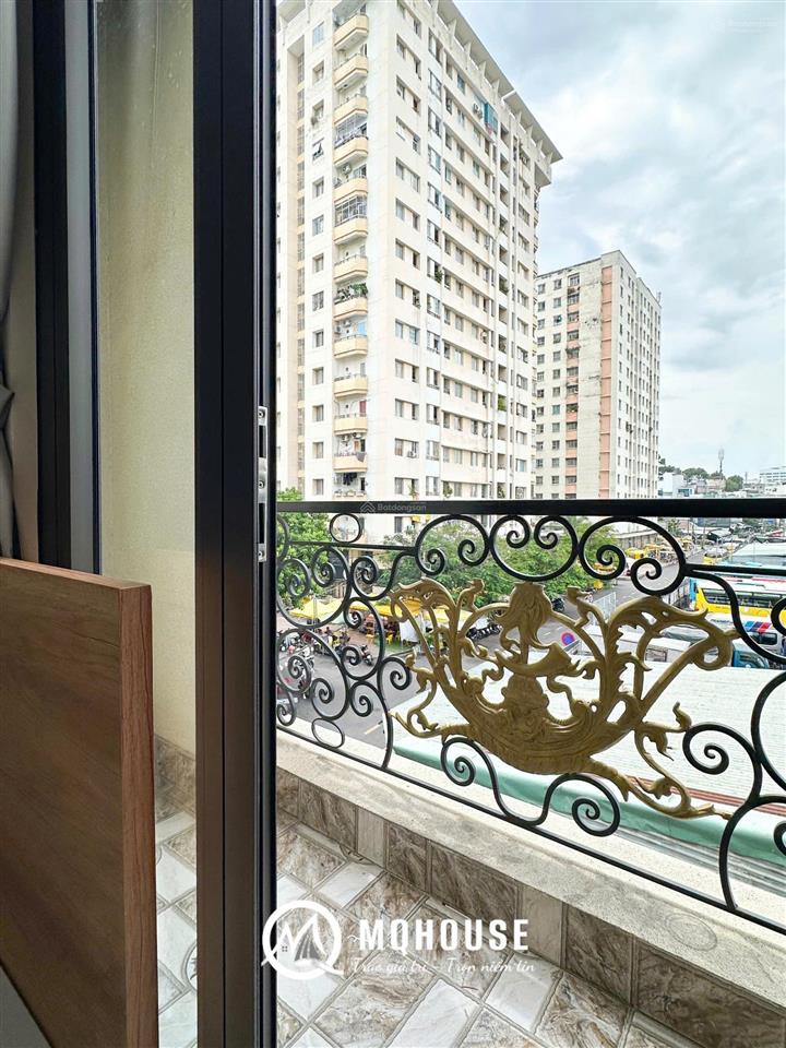 Phòng có gác, ban công, cửa sổ trời, full nội thất, 30m2, vạn hạnh mall, cầu vượt 3/2, hulfit, ueh