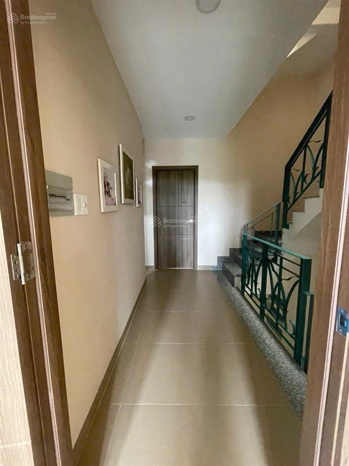 Hailongreal nhà 5,8 tỷ, dt 5x16m, 4 tầng, đường 12m, lê văn lương rẽ vào, cạnh 3 trường đại học