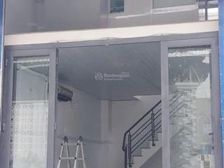 Đường rộng, gần các cty, kho bãi phế liệu, thuận tiện mua bán, làm nghề tóc