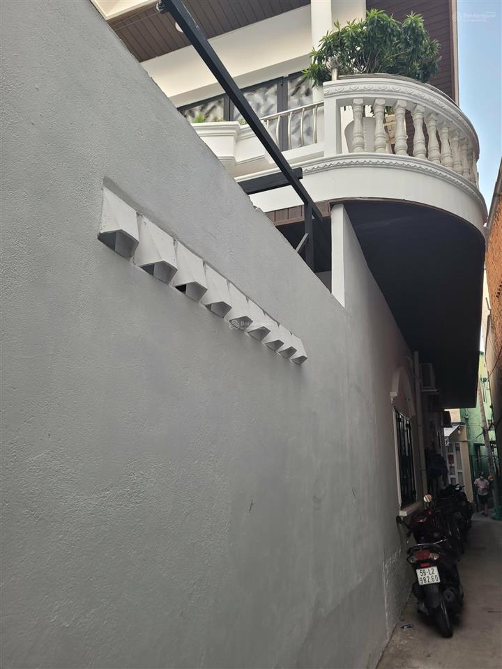Nhà 2 tầng, sd gần 115m2 ch 144 nguyễn thị tần, góc 3 mặt hẻm, alo 0918 846 *** biết chi tiết