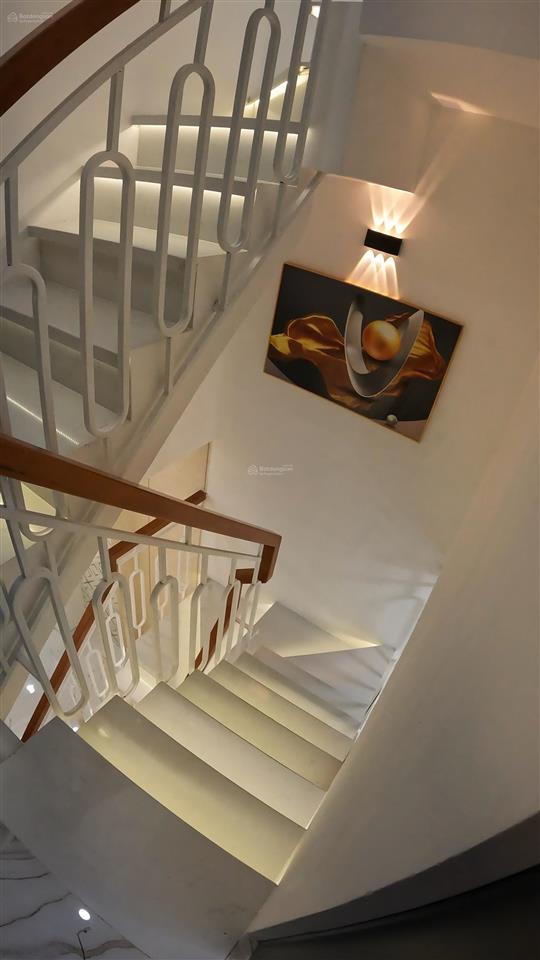 Nhà 3 tầng gần 35m², nhỉnh 6 tỷ, ch. 158 dương bá trạc, 2 mặt thoáng, hẻm 10m  kinh doanh, alo