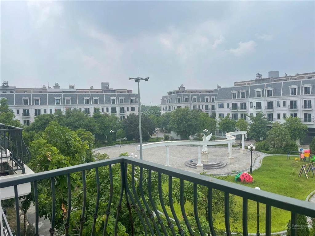 Bán bt căn xẻ khe tại happy land 15 đông anh, gần vườn hoa 80m giá 9,6 tỷ