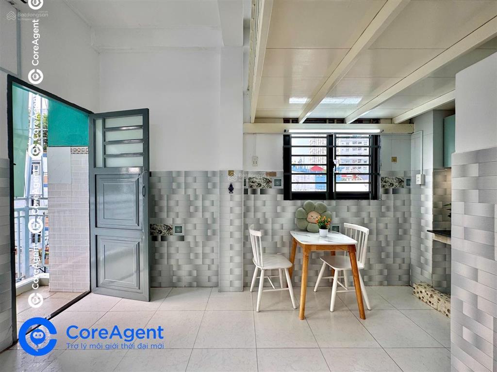 Căn hộ duplex đối diện đầm sen  sát vòng xoay lê đại hành, có thang máy  bancol thoáng