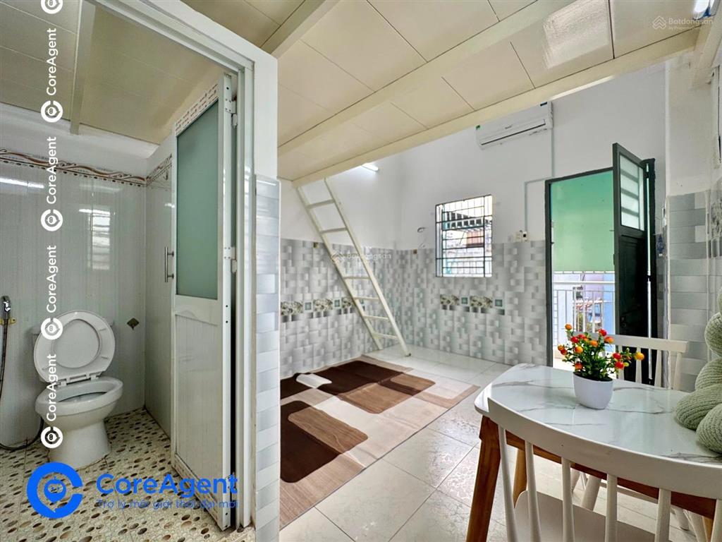 Căn hộ duplex đối diện đầm sen  sát vòng xoay lê đại hành, có thang máy  bancol thoáng