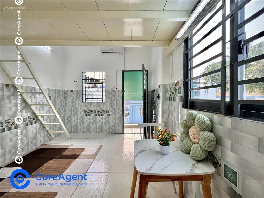 Căn hộ duplex đối diện đầm sen  sát vòng xoay lê đại hành, có thang máy  bancol thoáng