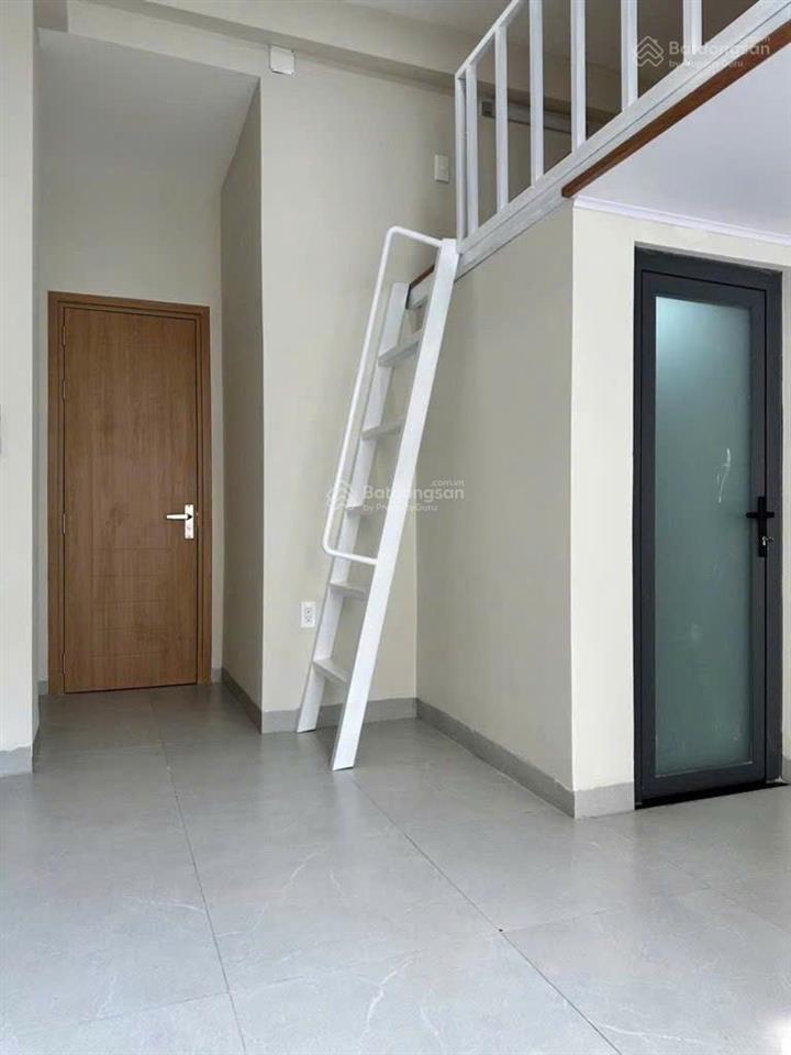 Bán chdv mới 5 tầng  sát mặt tiền lê văn thịnh  dòng tiền 50tr/tháng  gần chợ  10.x t.ỷ