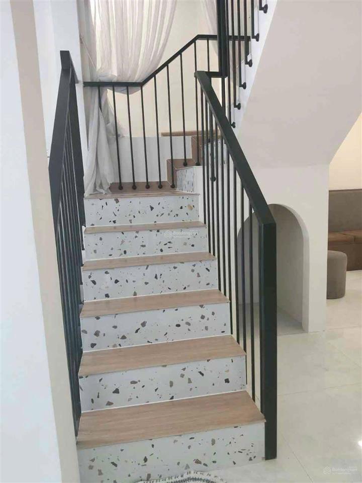 B.á.n nhà đẹp sân vườn cực chill  bình trưng  120m2  ngang 7m  gần chợ  8.x t.ỷ