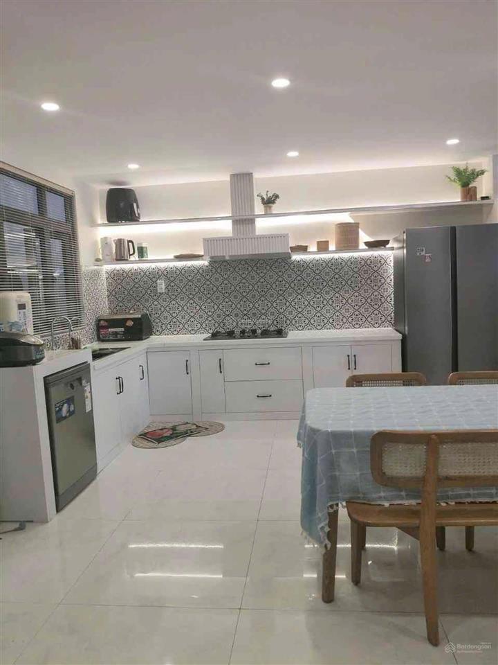 B.á.n nhà đẹp sân vườn cực chill  bình trưng  120m2  ngang 7m  gần chợ  8.x t.ỷ