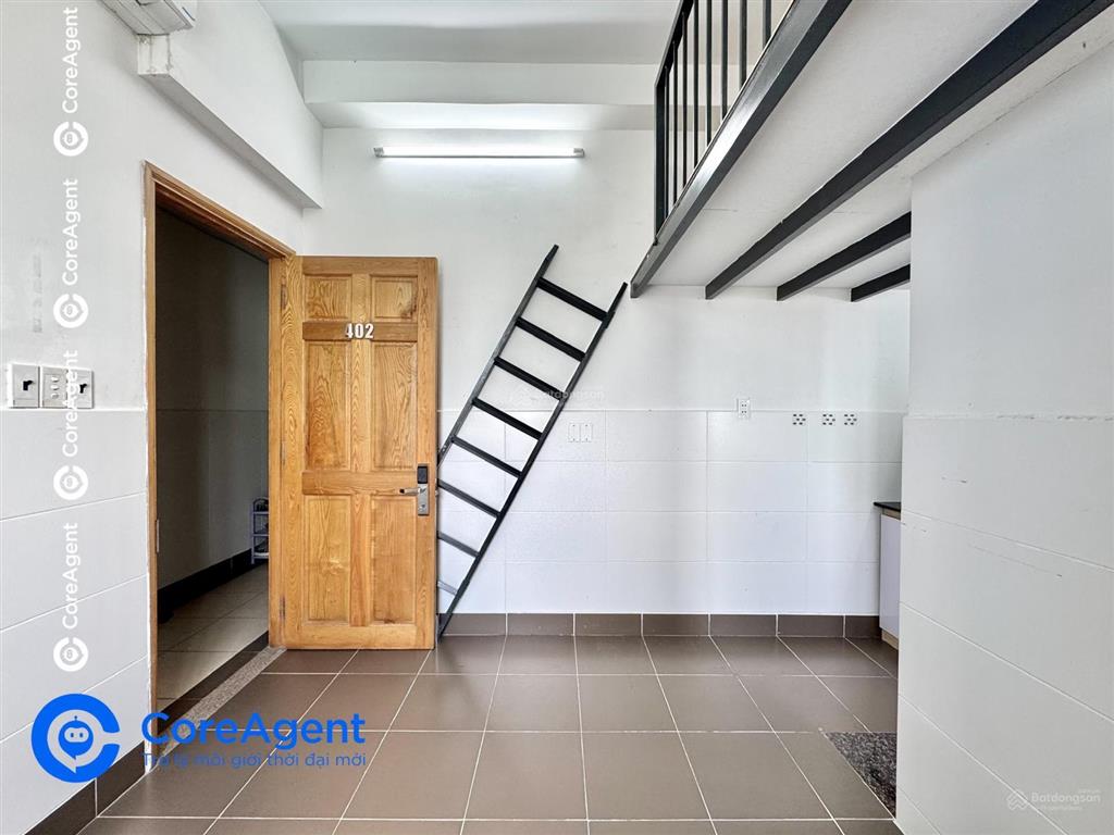 Phòng gác cửa sổ trời sạch sẽ  sẵn ml tủ áo  thang máy  bảo vệ gần đầm sen  vhu