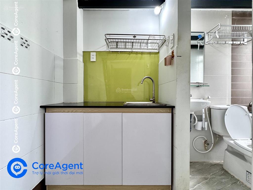 Phòng gác cửa sổ trời sạch sẽ  sẵn ml tủ áo  thang máy  bảo vệ gần đầm sen  vhu