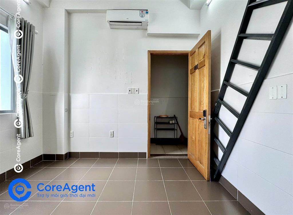 Phòng gác cửa sổ trời sạch sẽ  sẵn ml tủ áo  thang máy  bảo vệ gần đầm sen  vhu
