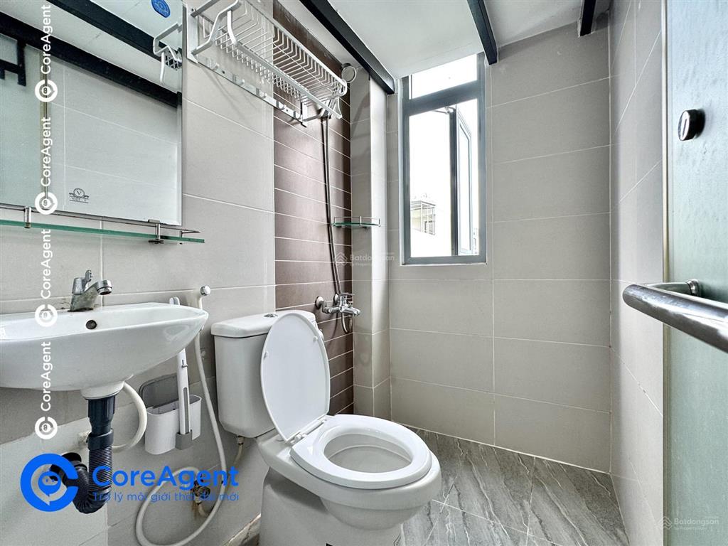 Phòng gác cửa sổ trời sạch sẽ  sẵn ml tủ áo  thang máy  bảo vệ gần đầm sen  vhu