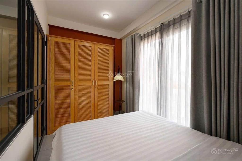 Cho thuê căn hộ 1 phòng ngủ ban công full nội thất mới xây gần q5, q6, thang máy
