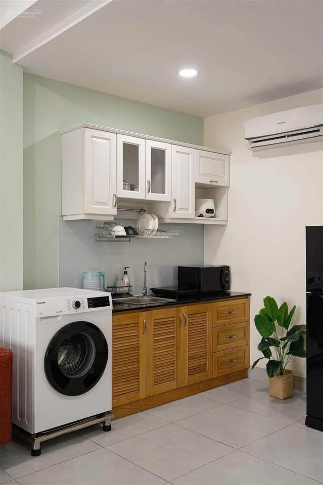 Cho thuê căn hộ 1 phòng ngủ ban công full nội thất mới xây gần q5, q6, thang máy
