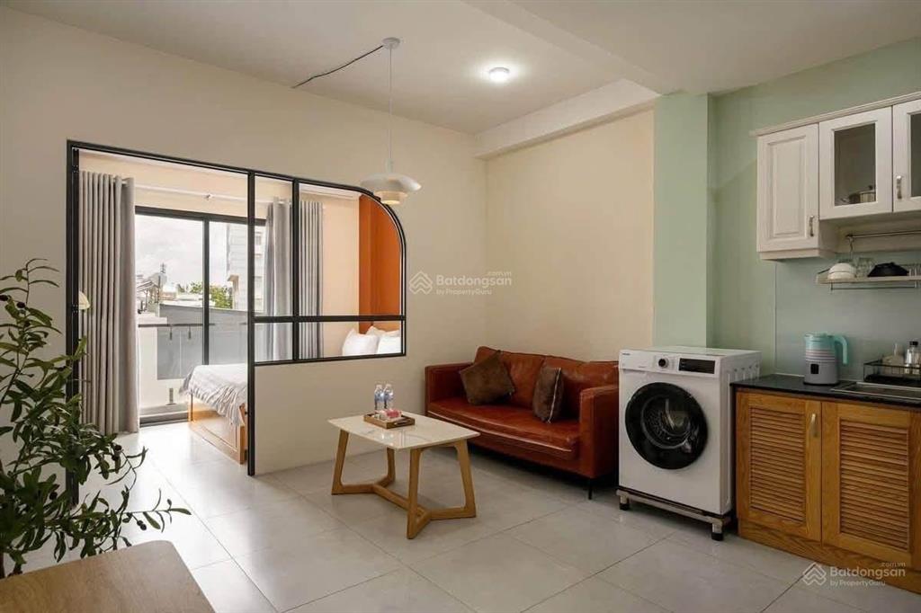 Cho thuê căn hộ 1 phòng ngủ ban công full nội thất mới xây gần q5, q6, thang máy