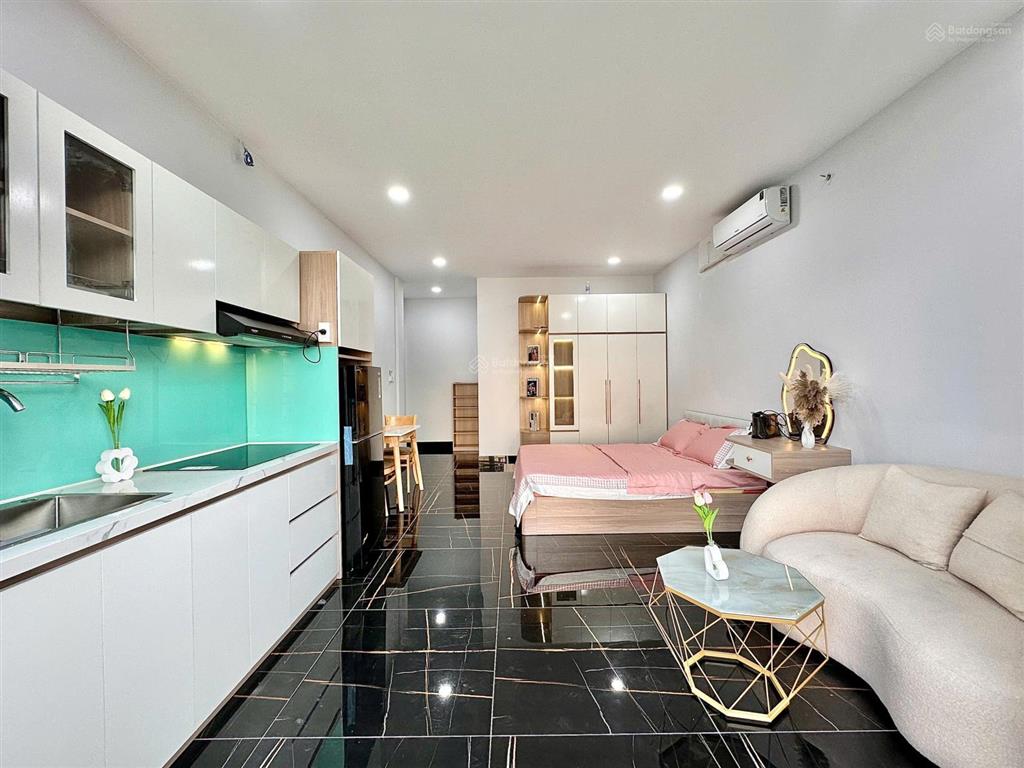 Căn hộ studio ban công sân vườn luxury  full nội thất cao cấp  thang máy  có chỗ đậu oto qua đêm