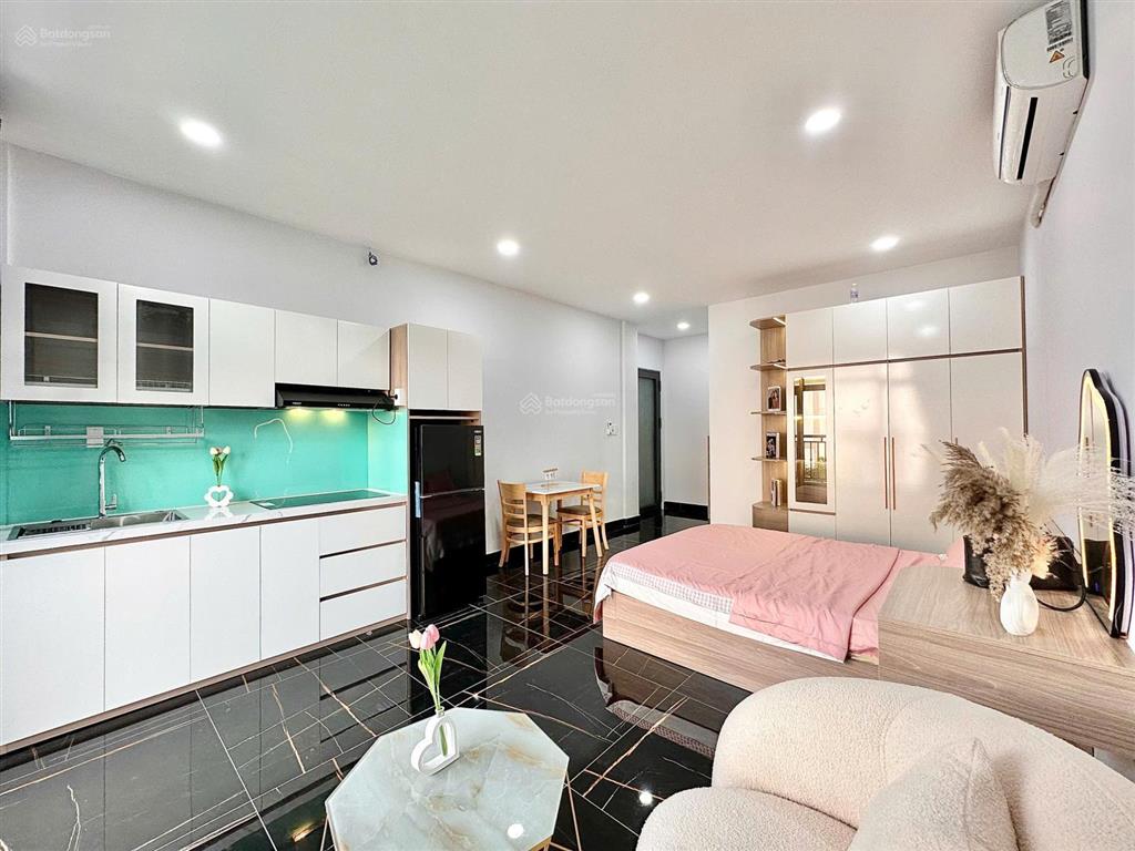 Căn hộ studio ban công sân vườn luxury  full nội thất cao cấp  thang máy  có chỗ đậu oto qua đêm