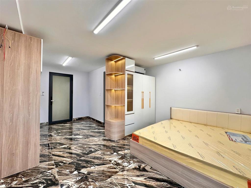 Căn hộ studio ban công sân vườn luxury  full nội thất cao cấp  thang máy  có chỗ đậu oto qua đêm