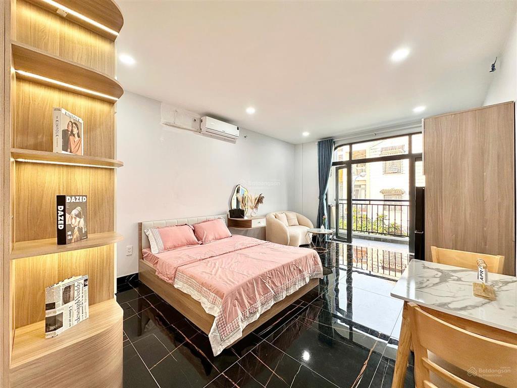 Căn hộ studio ban công sân vườn luxury  full nội thất cao cấp  thang máy  có chỗ đậu oto qua đêm