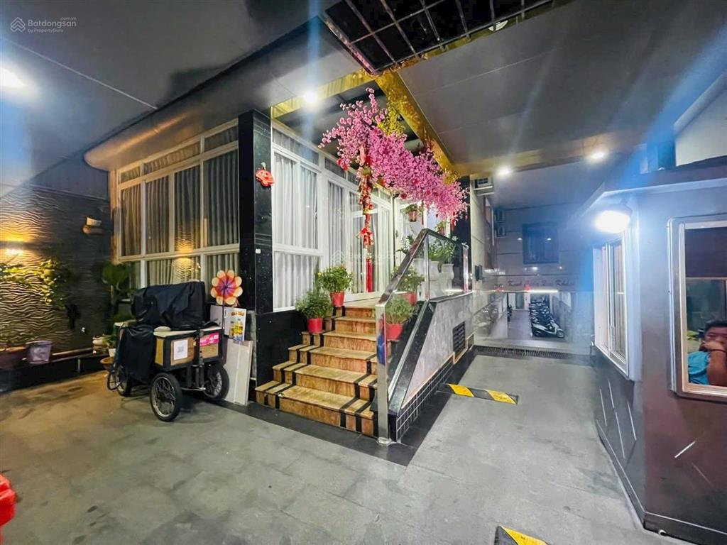 Toà chdv 600m2 8 tầng  93 phòng dthu 6 tỷ/năm  mặt tiền thoại ngọc hầu