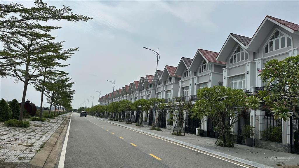 Sẵn sổ bán nhanh lô đất đẹp 156m2 núi thành, đà nẵng, giá chỉ 10,83tr/m2 gần cảng