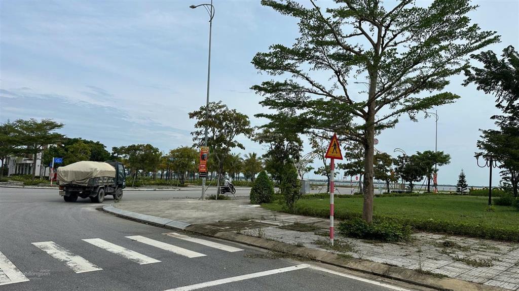 Sẵn sổ bán nhanh lô đất đẹp 156m2 núi thành, đà nẵng, giá chỉ 10,83tr/m2 gần cảng