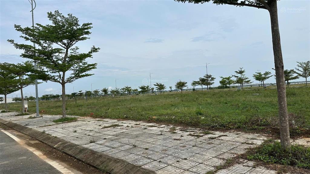 Sẵn sổ bán nhanh lô đất đẹp 156m2 núi thành, đà nẵng, giá chỉ 10,83tr/m2 gần cảng