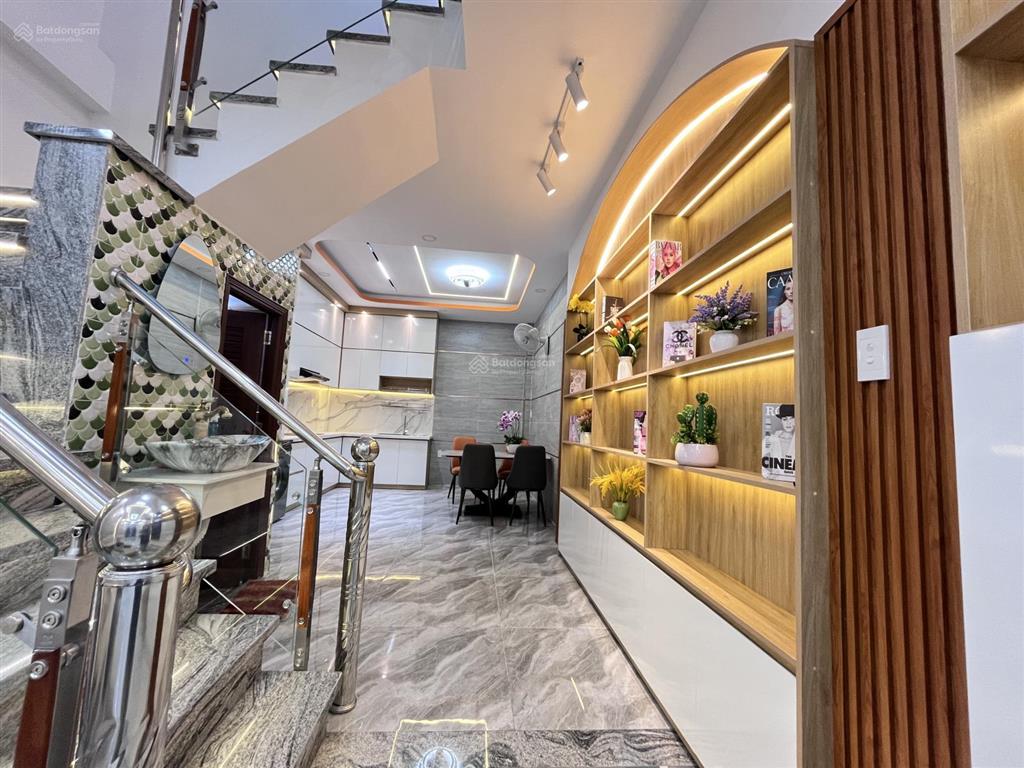 7.9 tỷ nhà diện tích lớn 72m2  4pn  hẻm xe hơi 6m  đường huỳnh văn nghệ