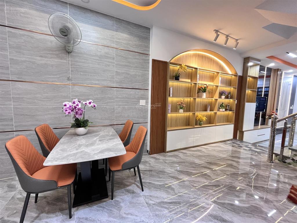 7.9 tỷ nhà diện tích lớn 72m2  4pn  hẻm xe hơi 6m  đường huỳnh văn nghệ