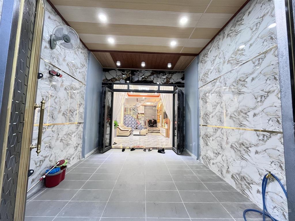 7.9 tỷ nhà diện tích lớn 72m2  4pn  hẻm xe hơi 6m  đường huỳnh văn nghệ