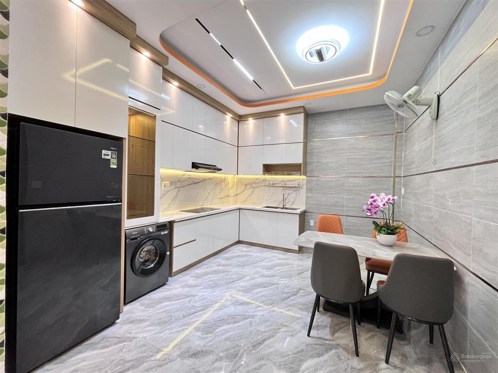 7.9 tỷ nhà diện tích lớn 72m2  4pn  hẻm xe hơi 6m  đường huỳnh văn nghệ